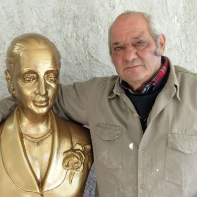 La historia del artista de Ituzaingó que creó los bustos de todo Buenos Aires